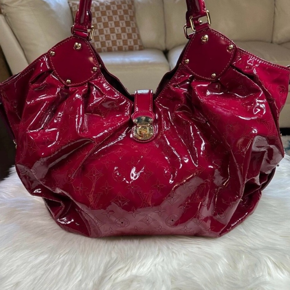 ✨FINAL PRICE✨Louis Vuitton Cerise Mahina Patent Leather Surya Bag w/ COA - Picture 2 of 12